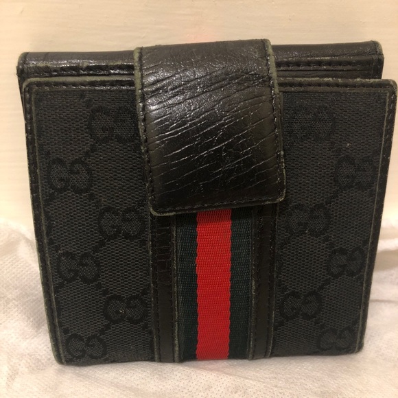 Gucci Handbags - Gucci wallet authentic
